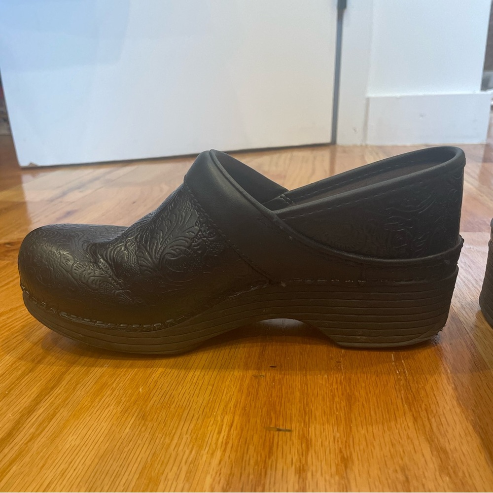 Dansko LT Pro black tooled clogs - Picture 9 of 10
